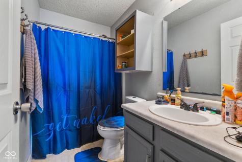 2227 Rolling Hill Court Columbus IN 47201