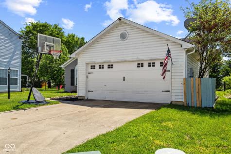 2227 Rolling Hill Court Columbus IN 47201