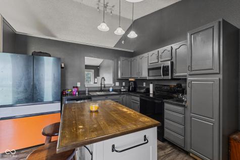 2227 Rolling Hill Court Columbus IN 47201