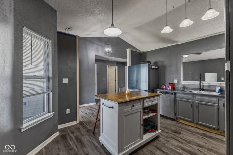 2227 Rolling Hill Court Columbus IN 47201