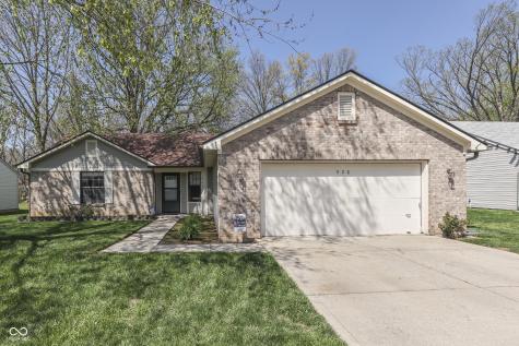 908 Country Lane Indianapolis IN 46217