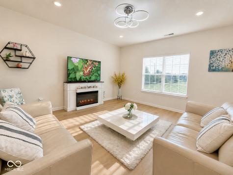 5872 Wintersweet Lane Whitestown IN 46075