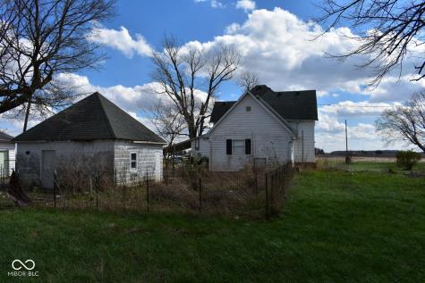 364 W 1650 N Summitville IN 46070