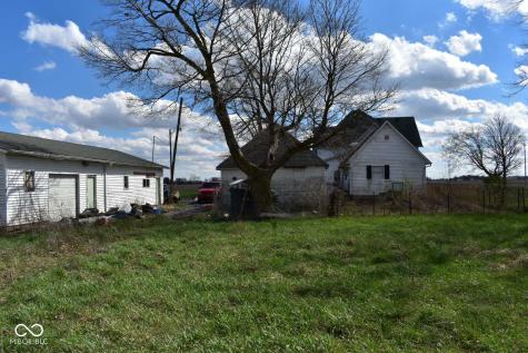 364 W 1650 N Summitville IN 46070
