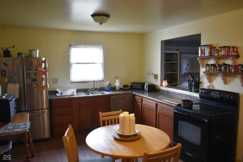 364 W 1650 N Summitville IN 46070