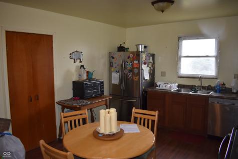 364 W 1650 N Summitville IN 46070