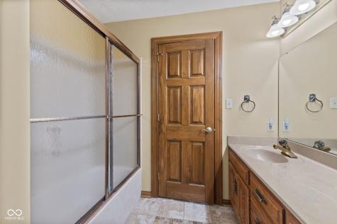 1489 Eagle Trace Drive Greenwood IN 46143