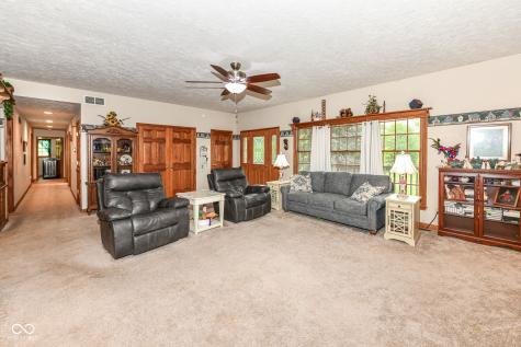10261 N State Road 37 Elwood IN 46036