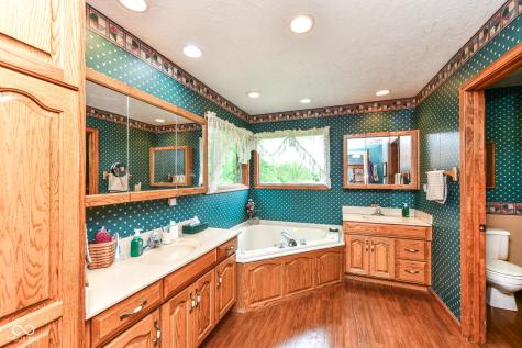 10261 N State Road 37 Elwood IN 46036