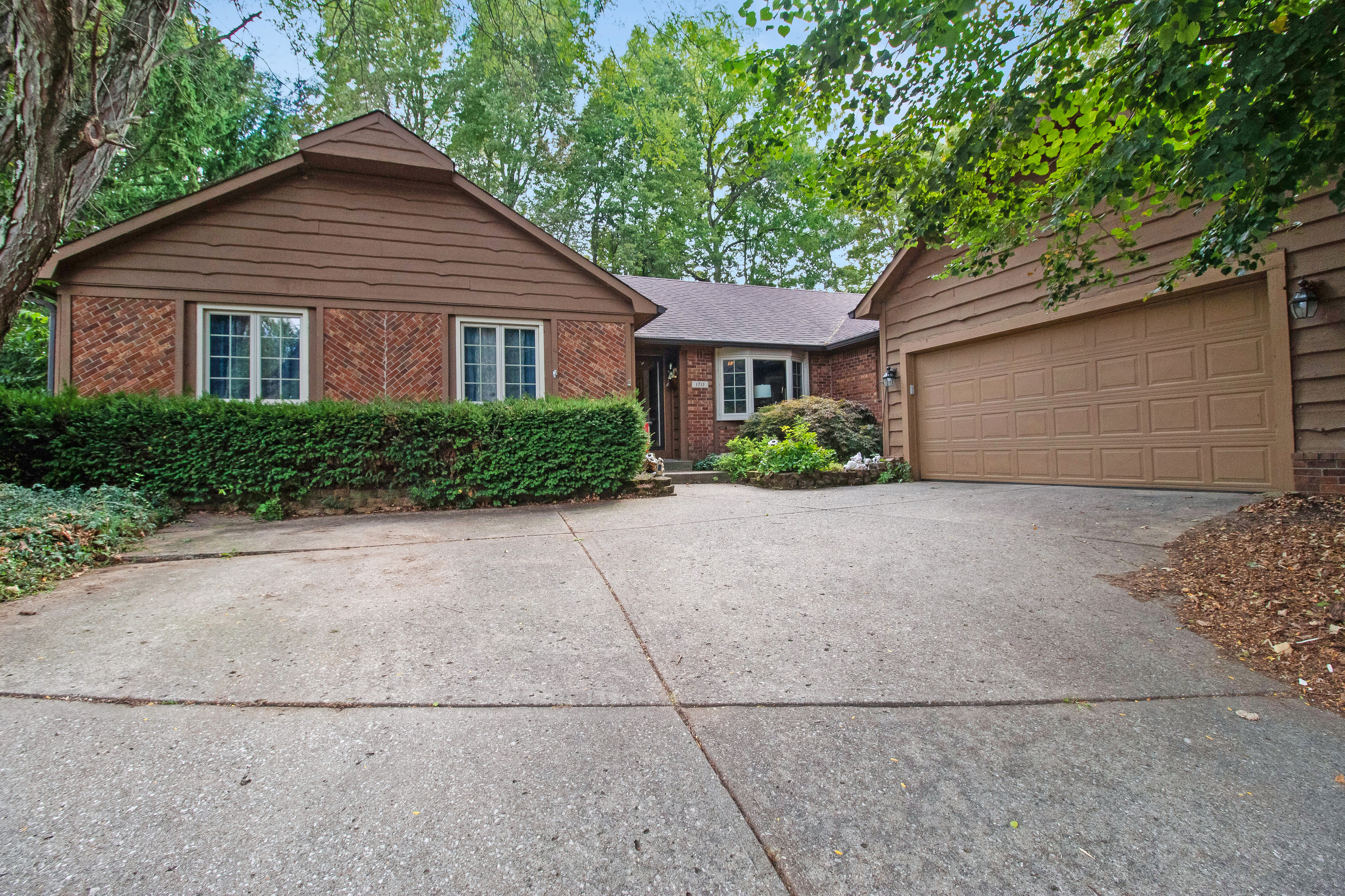 1713 Friendship Drive Indianapolis IN 46217