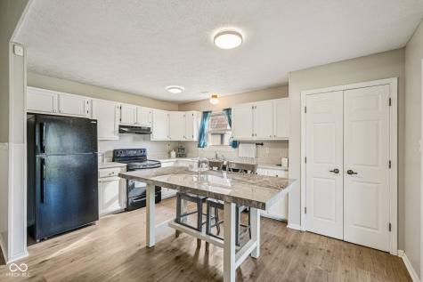 7528 Gunyon Drive Indianapolis IN 46237