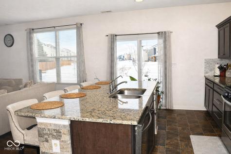 1922 Lakecrest Drive Columbus IN 47201