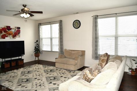 1922 Lakecrest Drive Columbus IN 47201