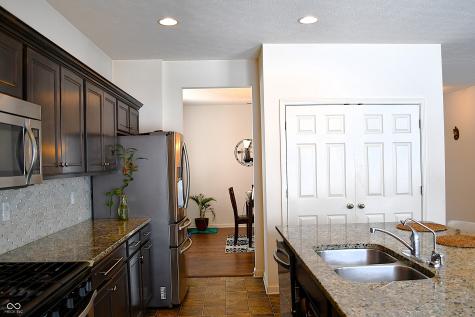 1922 Lakecrest Drive Columbus IN 47201