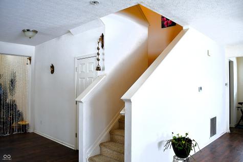 1922 Lakecrest Drive Columbus IN 47201