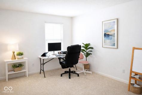 1922 Lakecrest Drive Columbus IN 47201