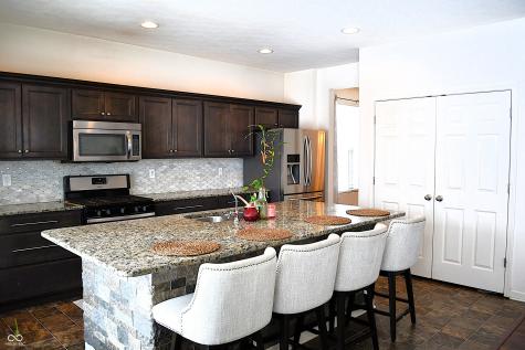 1922 Lakecrest Drive Columbus IN 47201