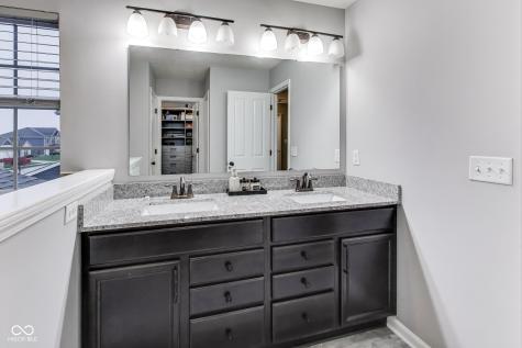 9986 Gallop Lane Fishers IN 46040