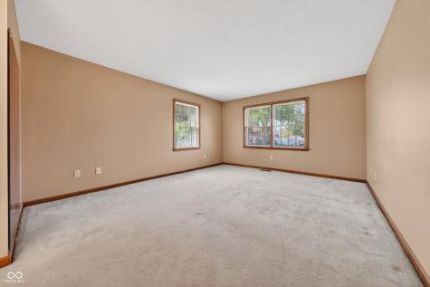112 Cardinal Drive E Seymour IN 47274