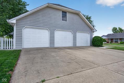 112 Cardinal Drive E Seymour IN 47274