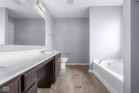 2583 Shadow Bend Drive Columbus IN 47201