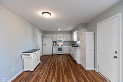 8802 E County Road 100 N Avon IN 46123