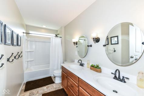 2234 Lingerman Court Avon IN 46123