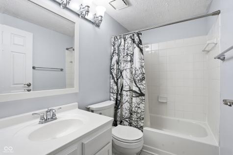 8474 Wakefield Court Indianapolis IN 46256