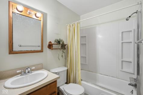 8586 N 200 W Fortville IN 46040