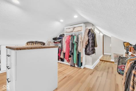 785 Pineview Drive Zionsville IN 46077