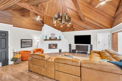 785 Pineview Drive Zionsville IN 46077