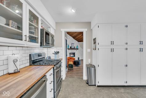 785 Pineview Drive Zionsville IN 46077