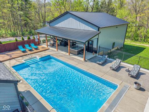 785 Pineview Drive Zionsville IN 46077