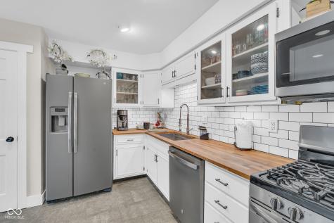 785 Pineview Drive Zionsville IN 46077