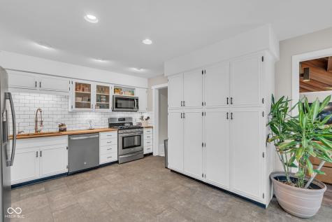 785 Pineview Drive Zionsville IN 46077