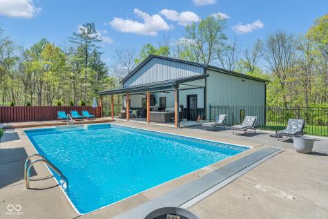 785 Pineview Drive Zionsville IN 46077