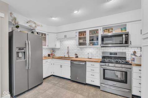 785 Pineview Drive Zionsville IN 46077
