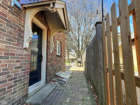 2020 Lafayette Avenue Columbus IN 47201