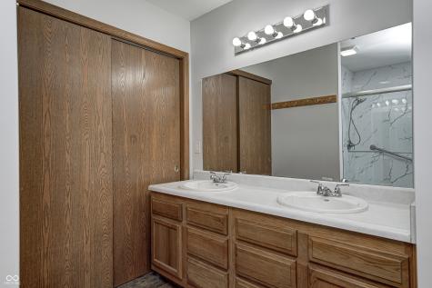 555 Hyannis Drive Avon IN 46123