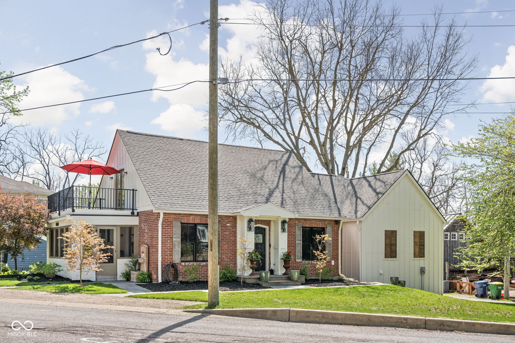 775 W Hawthorne Street Zionsville IN 46077