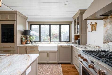 775 W Hawthorne Street Zionsville IN 46077