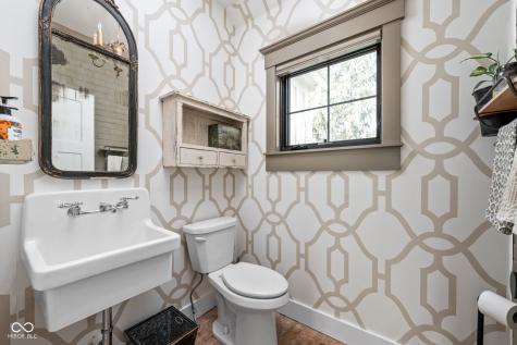 775 W Hawthorne Street Zionsville IN 46077