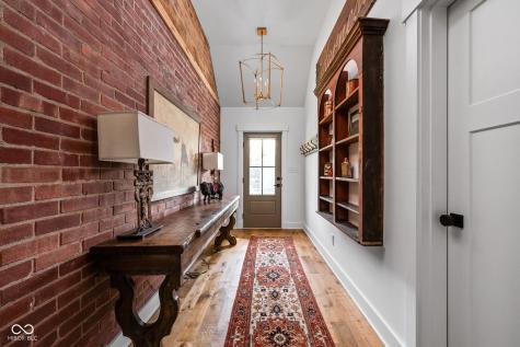 775 W Hawthorne Street Zionsville IN 46077