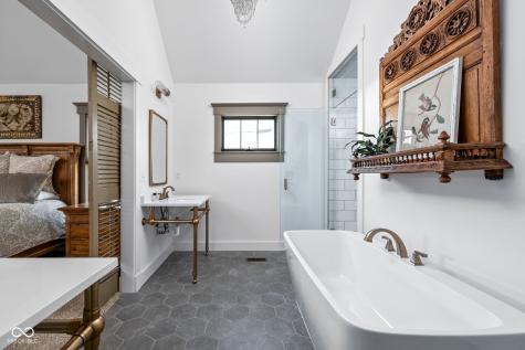 775 W Hawthorne Street Zionsville IN 46077