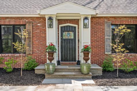 775 W Hawthorne Street Zionsville IN 46077