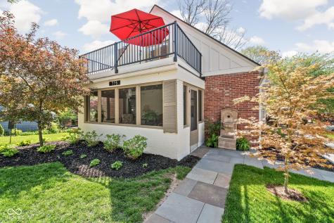 775 W Hawthorne Street Zionsville IN 46077