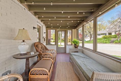 775 W Hawthorne Street Zionsville IN 46077