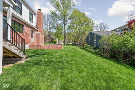 775 W Hawthorne Street Zionsville IN 46077