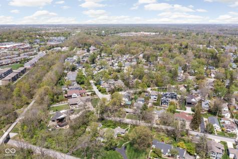 775 W Hawthorne Street Zionsville IN 46077