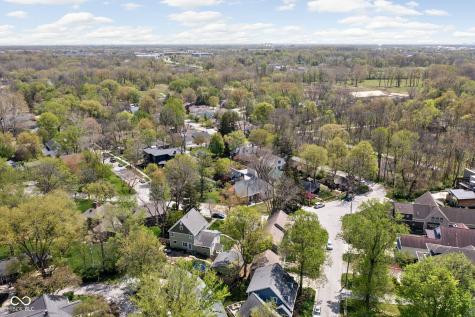 775 W Hawthorne Street Zionsville IN 46077